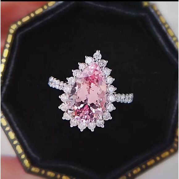 Romantic Pink crystal Cubic Zircon engagement ring - Picture 4 of 13